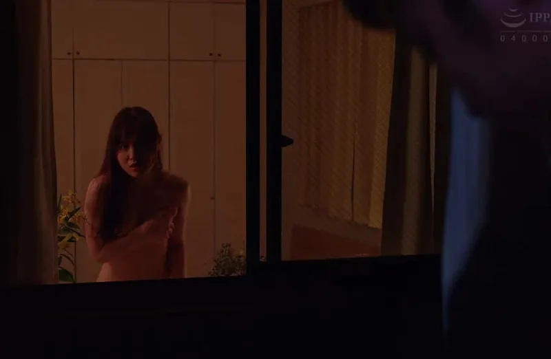 Em hotgirl cạnh nhà chồng yêu ông xã cạnh nhà thường xuyên thay đồ ở ngay cửa sổ