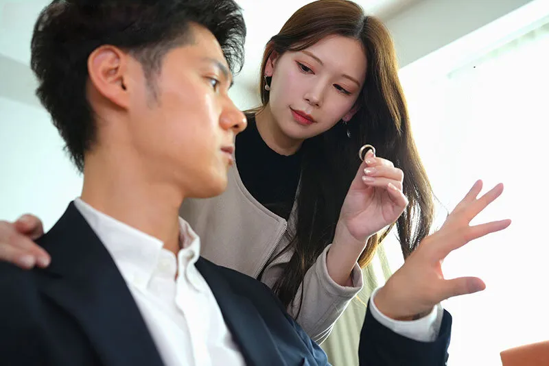 Vợ yêu đi đi chơi, gã chồng ở nhà bị nhỏ em cô vợ gạ trả bài không trượt phát nào
